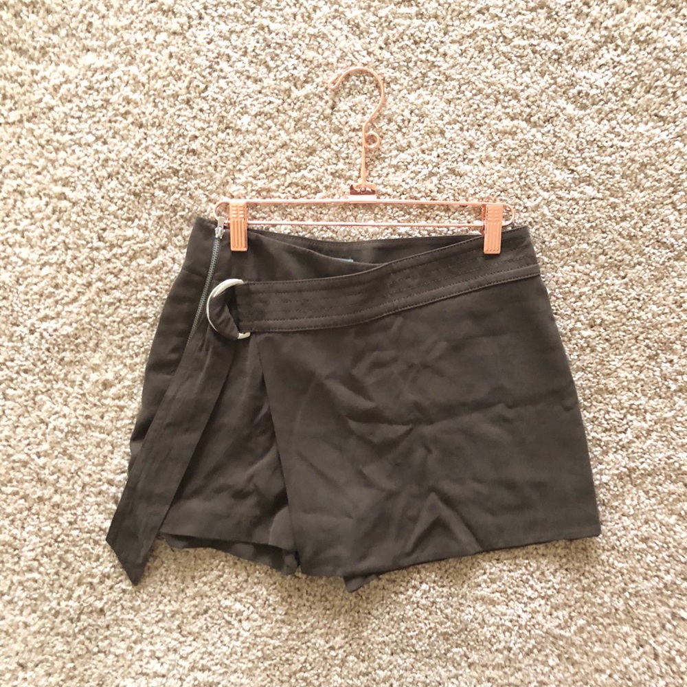 H&M Skirt (skort) - Picture 2 of 2